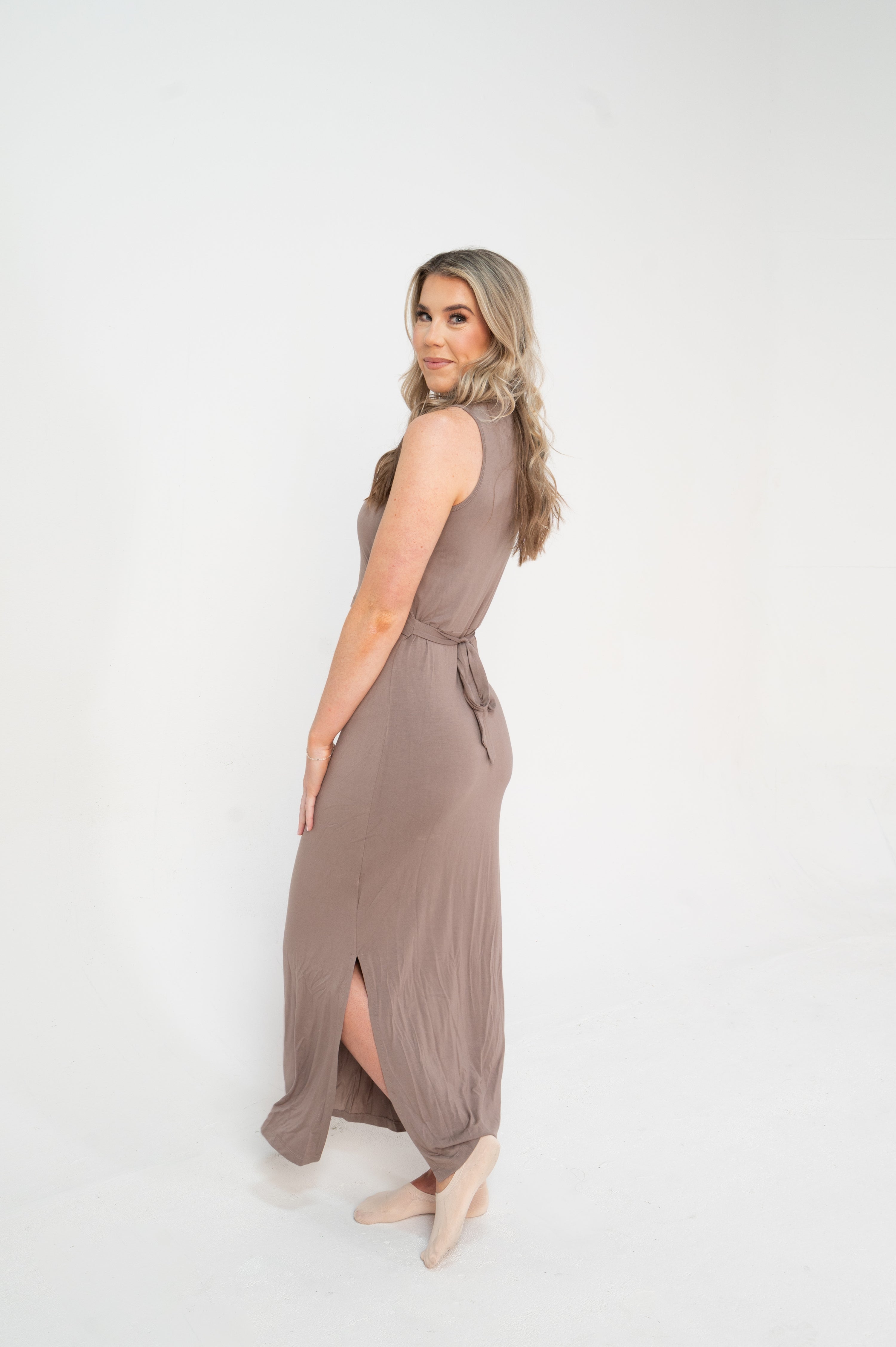 Nora Sleeveless Nursing Dress In Taupe