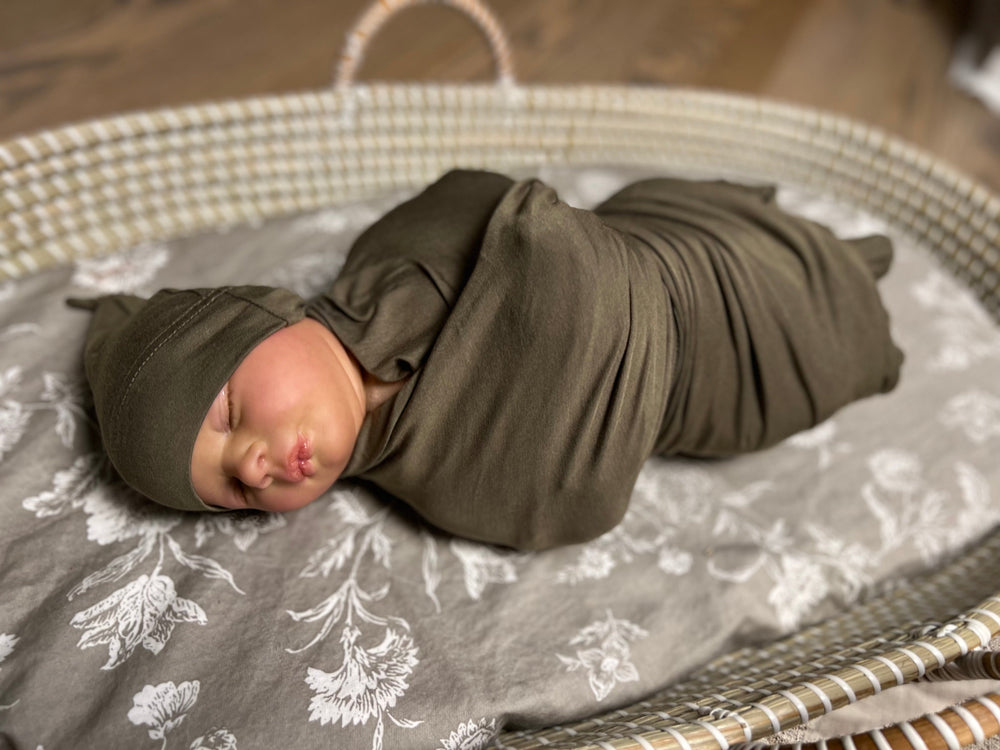 Baby swaddle with hat in sage#color_sage